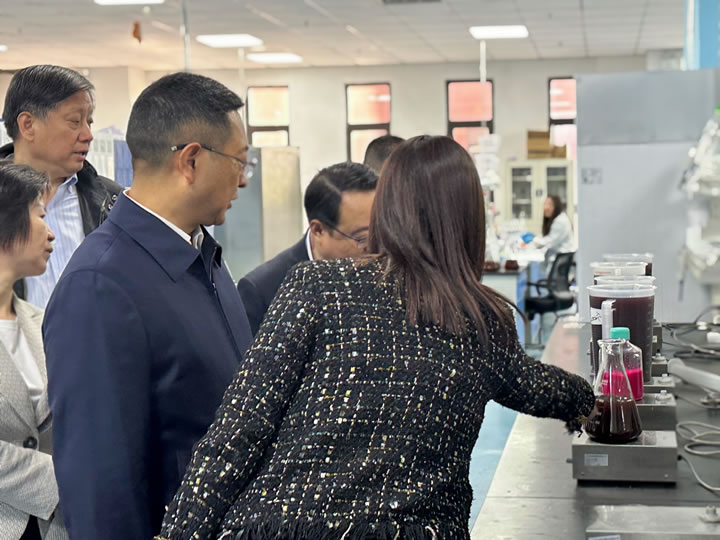 参观了公司的研发生产和质量部门
